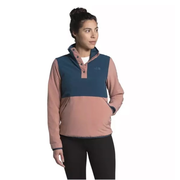 The North Face Jackets & Blazers - The North Face Women's Cragmont Fleece
1/4 Snap Pullover - Size: Medium NWOT